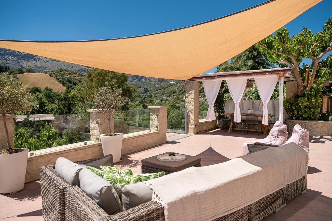 Verekinthos Villas - Pool, Hot Tub, Bbq, Kids Playground, Stunning Mountain Views Yerolákkos Eksteriør bilde