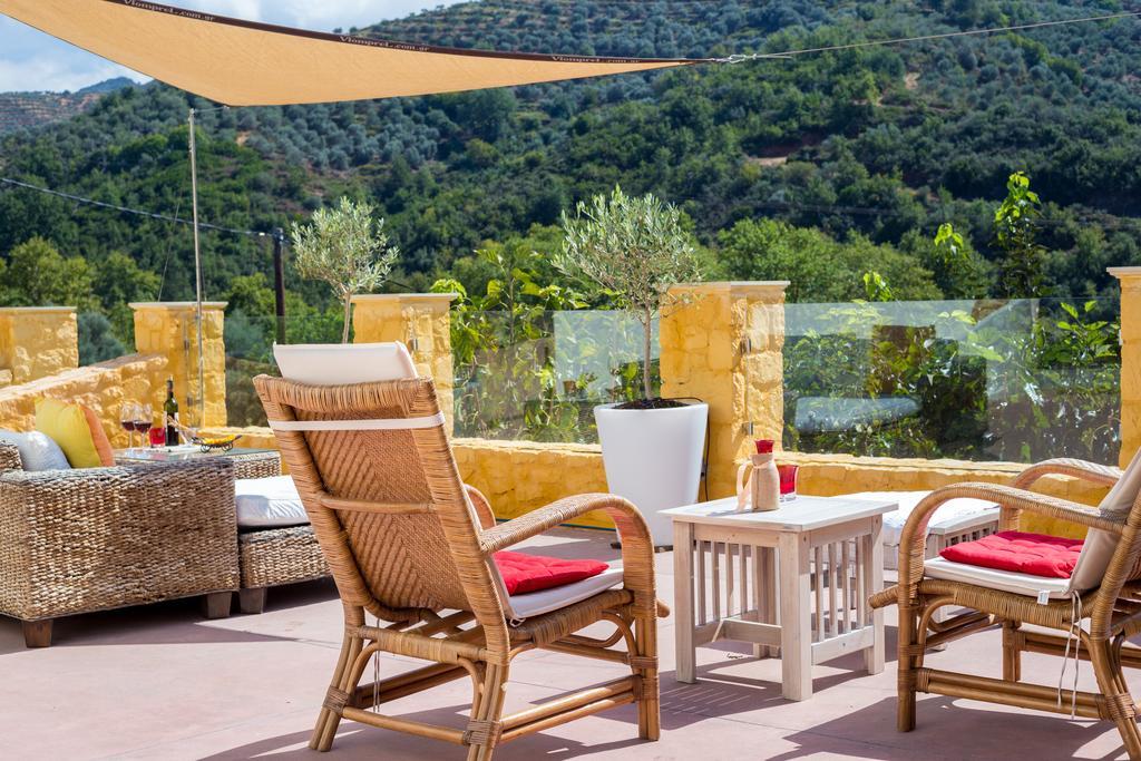 Verekinthos Villas - Pool, Hot Tub, Bbq, Kids Playground, Stunning Mountain Views Yerolákkos Eksteriør bilde