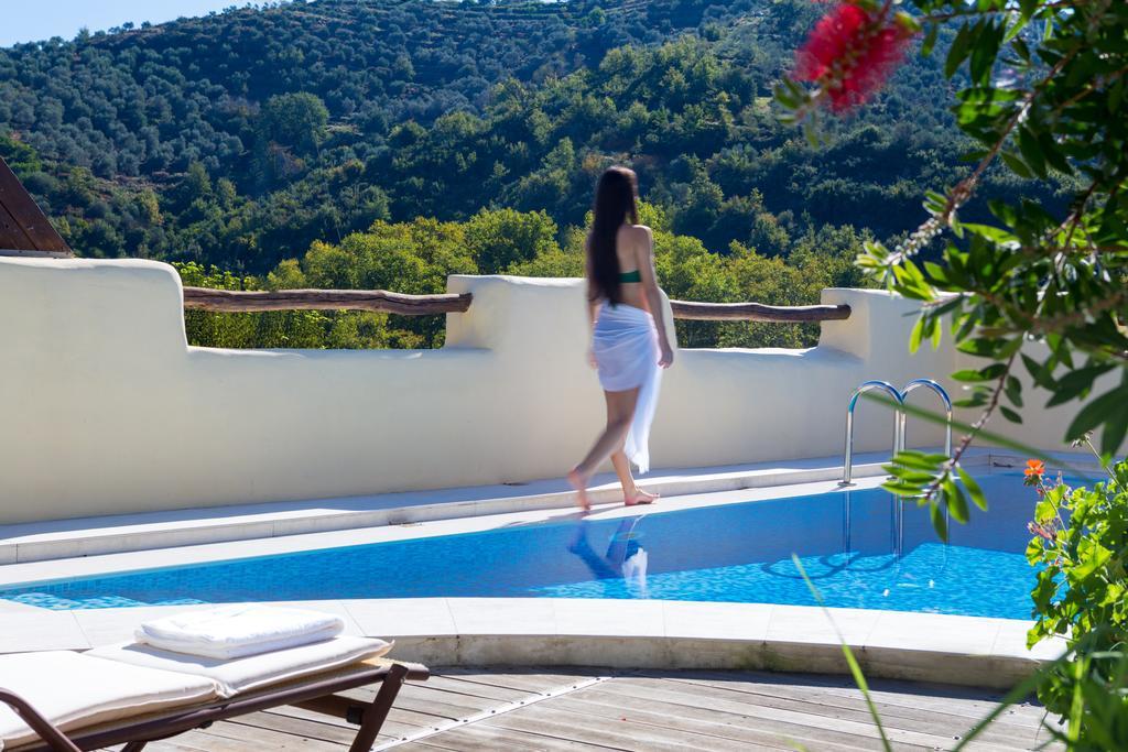 Verekinthos Villas - Pool, Hot Tub, Bbq, Kids Playground, Stunning Mountain Views Yerolákkos Eksteriør bilde