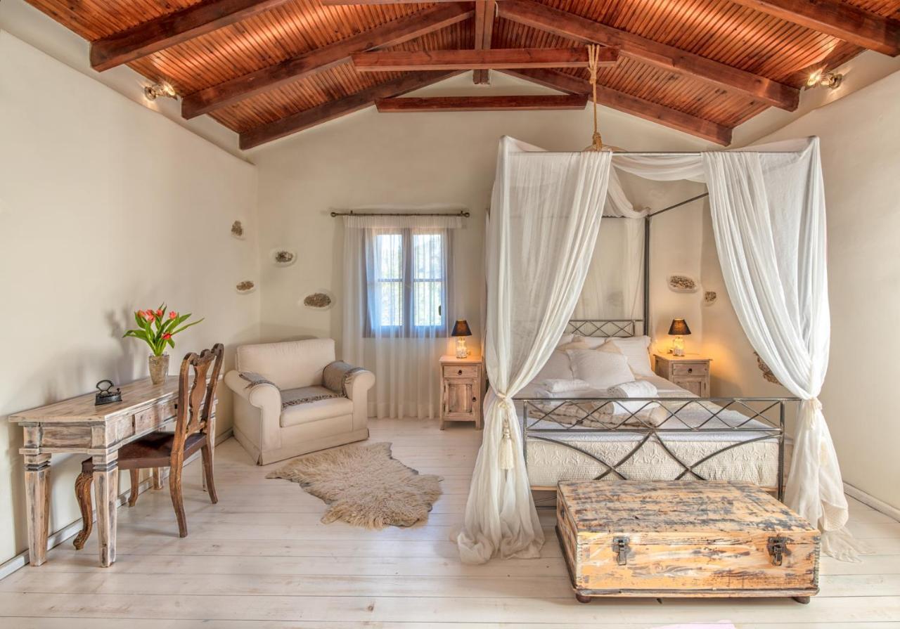 Verekinthos Villas - Pool, Hot Tub, Bbq, Kids Playground, Stunning Mountain Views Yerolákkos Eksteriør bilde