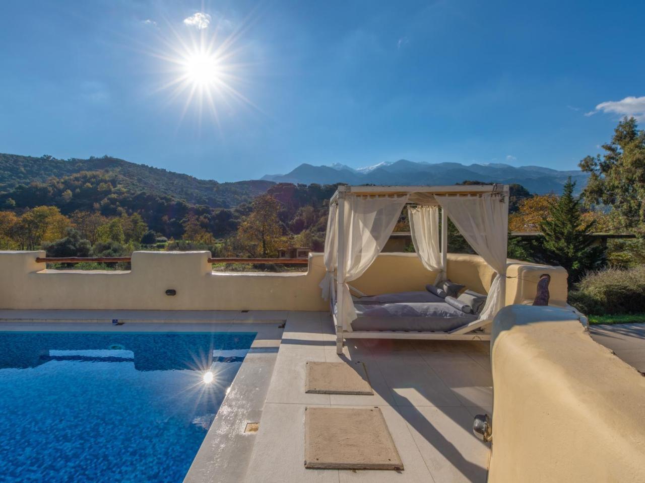 Verekinthos Villas - Pool, Hot Tub, Bbq, Kids Playground, Stunning Mountain Views Yerolákkos Eksteriør bilde