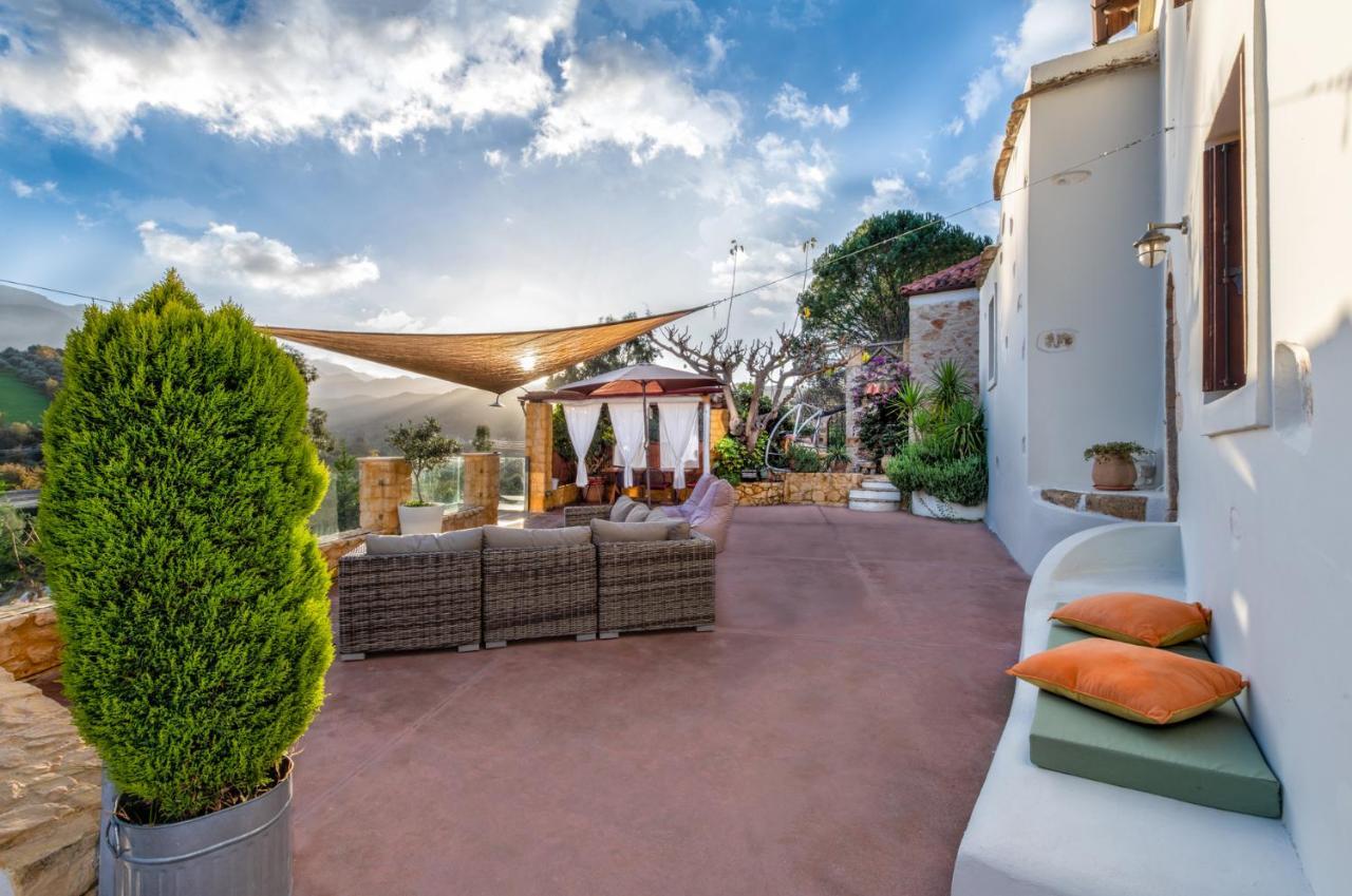 Verekinthos Villas - Pool, Hot Tub, Bbq, Kids Playground, Stunning Mountain Views Yerolákkos Eksteriør bilde