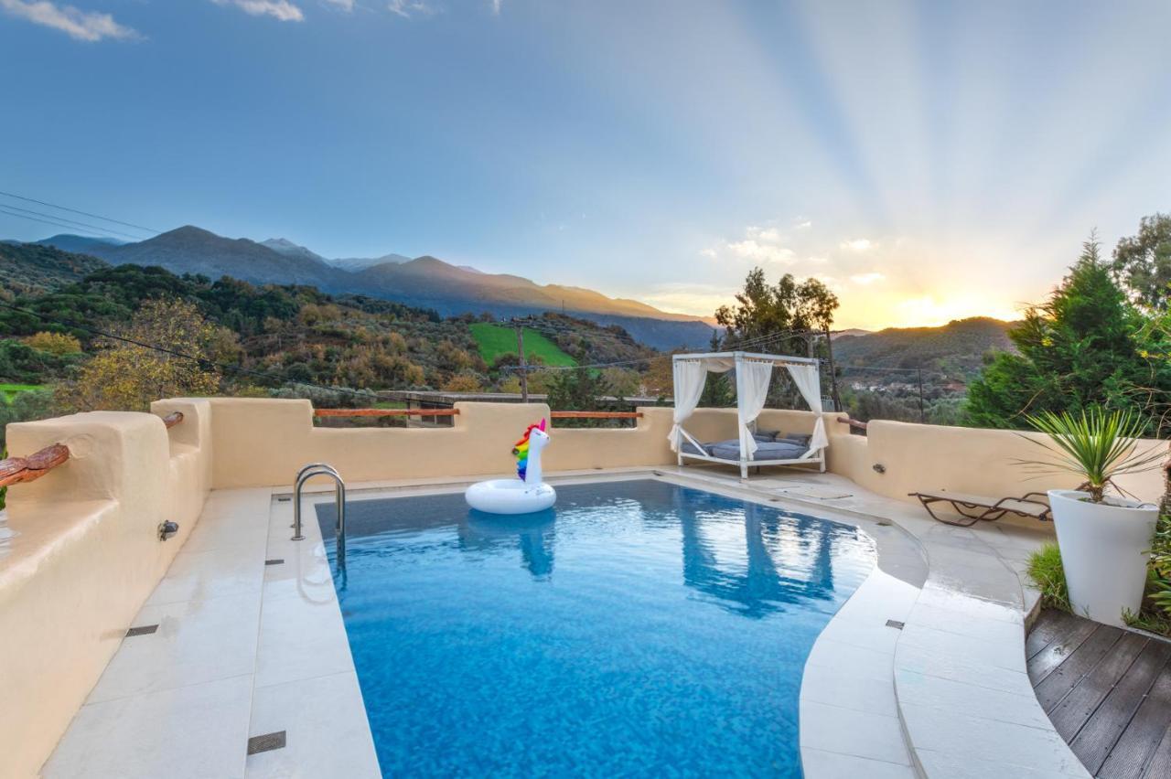 Verekinthos Villas - Pool, Hot Tub, Bbq, Kids Playground, Stunning Mountain Views Yerolákkos Eksteriør bilde